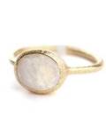 Muja Juma Ring in gold mit ovalem Mondstein