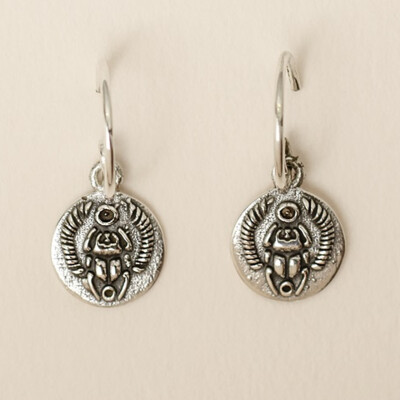 Muja Juma Ohrringe Coin Scarab silber