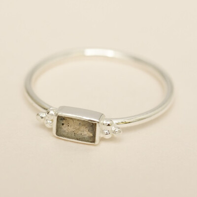 Muja Juma: Ring silber Rectangle Labradorit 52