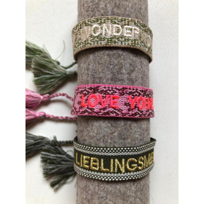 Glam&Glory: Festival Armband mit Schriftzug beige - WONDERWOMAN
