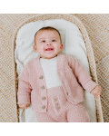 Babykleidung aus Strick in rosa Jacke zum Kombinieren