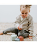 Babys Only: Babykleidung Pullover gestrickt in warm linen mit Strickhose kombiniert
