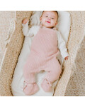 Babys Only: Babykleidung Latzhose gestrickt in rosa mit Shirt kombiniert