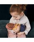 Djeco: Puppe mit Weichkörper und Schlafaugen für Babys bekleidet mit Hose Hemd und Mütze