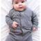 Baby Strampler mit UV-Schutz in grau von Cloby
