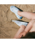 Badeschuhe mit rutschfester Sohle fürs Schwimmbad oder den Strand mit Surf Boy Muster