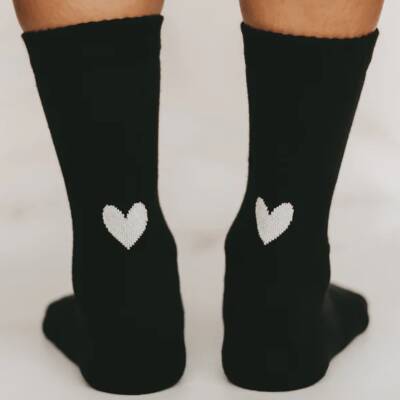 Eulenschnitt: Socken schwarz Herz