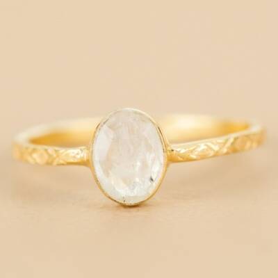 Muja Juma: Ring gold Lanternfly Weißer Mondstein 52
