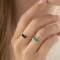 A beautiful Story: Elastischer Ring mit Labradorit und Glasperlen