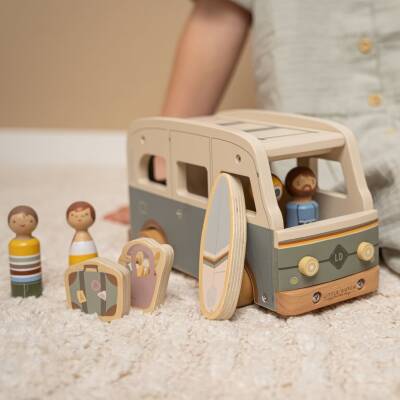 Little Dutch: Retro Van aus Holz mit Spielfiguren
