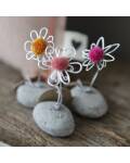 Mini Glücksblumen Stein mit Blume aus Draht und rosa Pompom