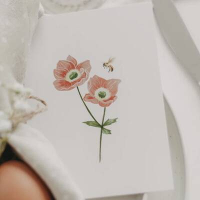 Eulenschnitt: Postkarte Flower Bee Aquarell