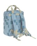 Lässig: Rucksack in blau mit Button