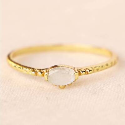 Muja Juma: Ring gold mit ovalem Mondstein - Dots