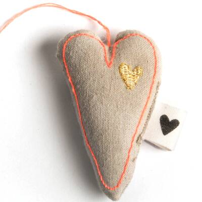 Good old friends: Herzanhänger Stoff grau mit Herz