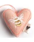 Good old friends: Herzanhänger Stoff rosa mit Biene