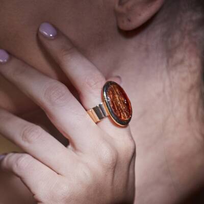 The Moshi: Elastischer Ring Anja gold braun