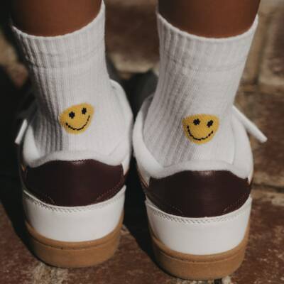Eulenschnitt: Kinder Socken Smiley gelb
