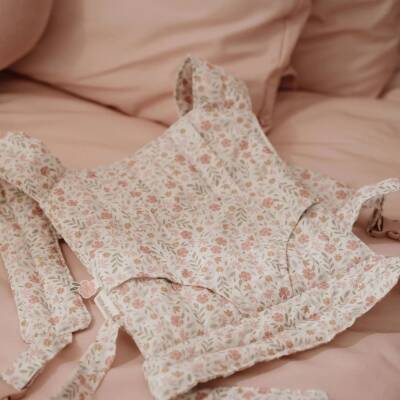 Little Dutch: Puppentrage Soft Flowers ab 3 Jahren
